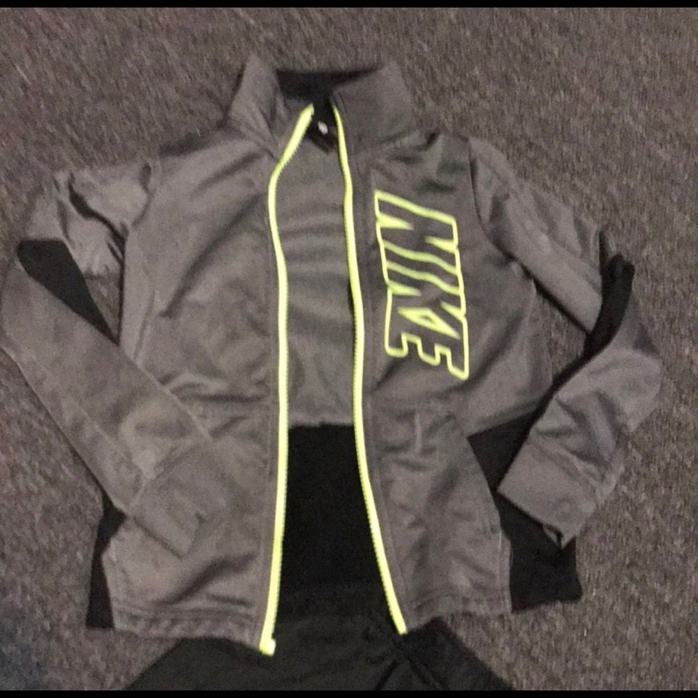 Boy’s Nike Track Suit - Picture 2 of 3